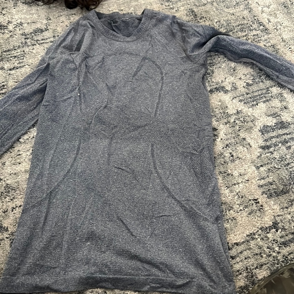 Grey lululemon shirt